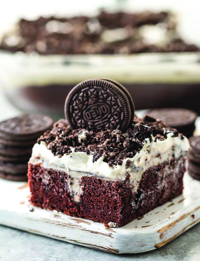 Oreo Poke Cake 