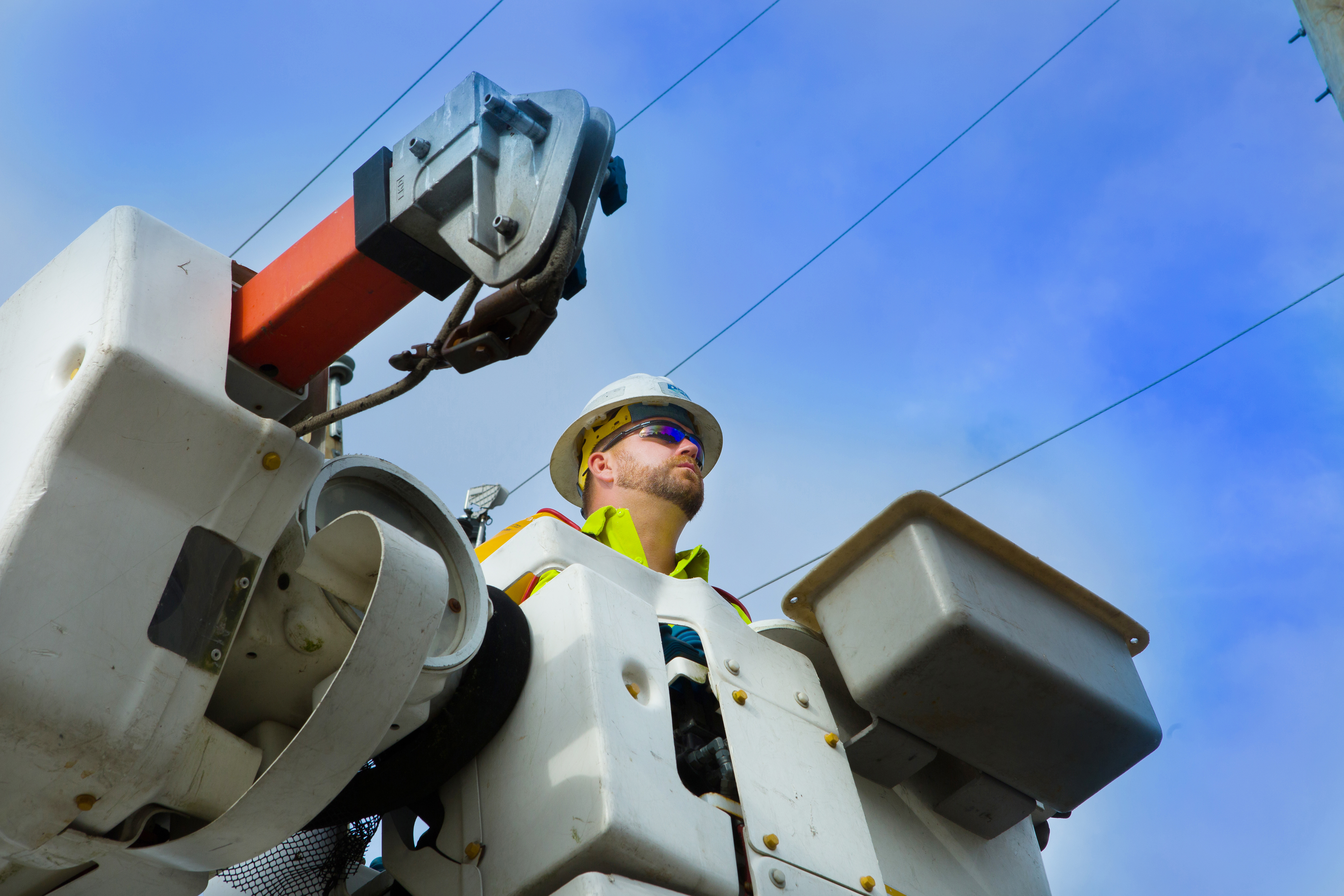 DEC Lineman at Work 