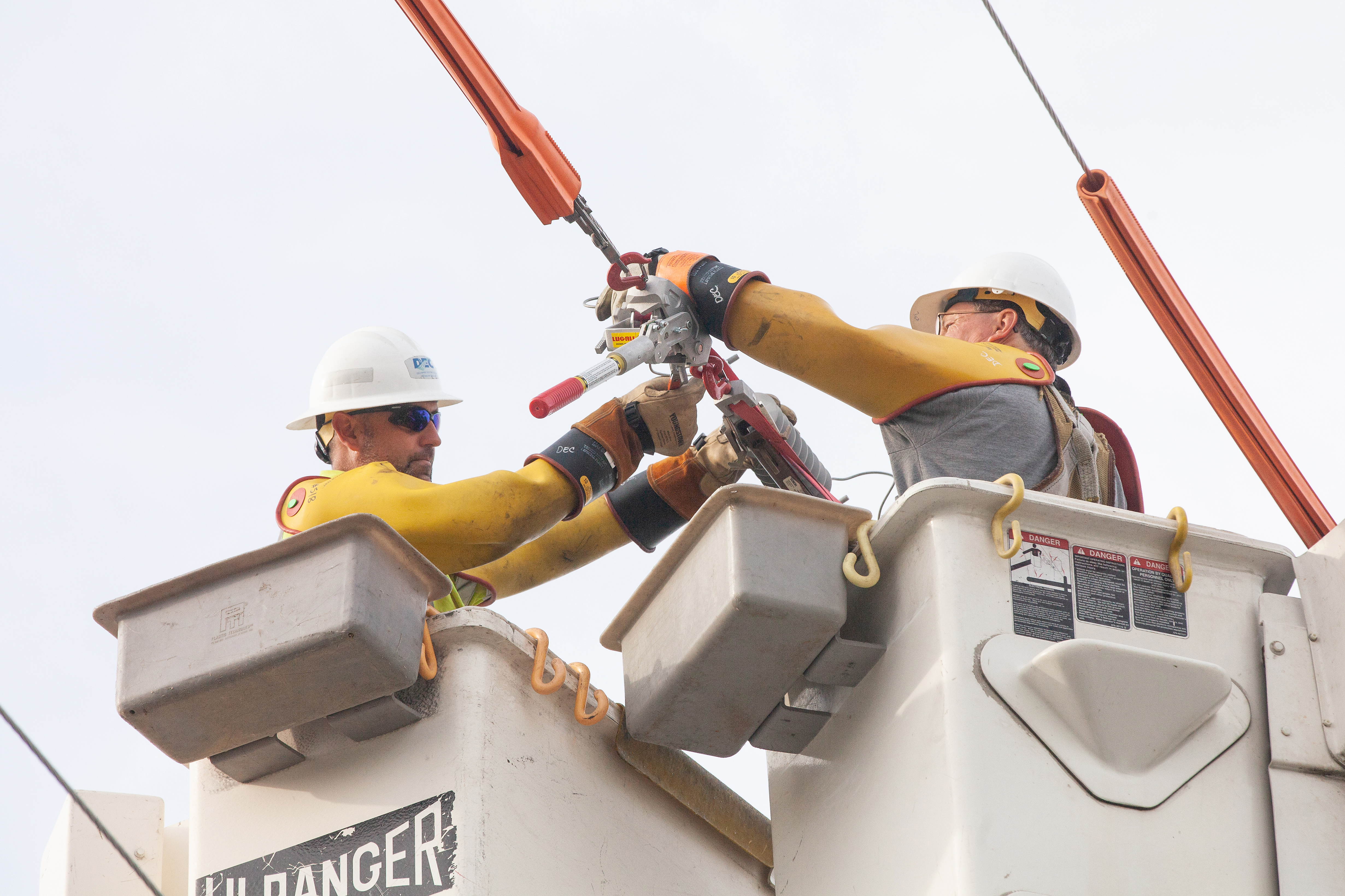 DEC Linemen Working 