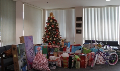 Christmas tree and presents