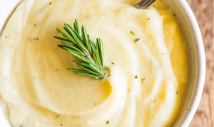 Bowl with mashed cauliflower