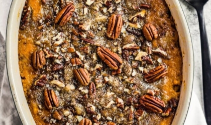 Casserole with sweet potatoes and pecans