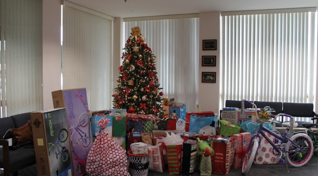 Christmas tree and presents