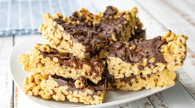 Everything is better with chocolate. Try these Five-Minute Dark Chocolate Cereal Bars!
